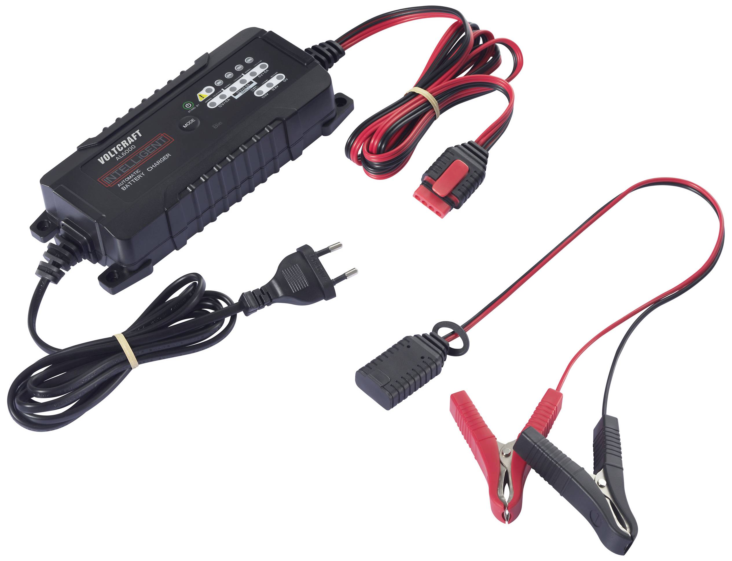 Ein schwarzes batteriebetriebenes Ladegerät mit Steckern und Klemmen, geeignet für Fahrzeuge. Enthält LED-Anzeigen zur Ladeüberwachung.