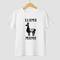 Weißes T-Shirt mit schwarzem Pixel-Design eines Lamas und dem Text 'Llama Mama'.