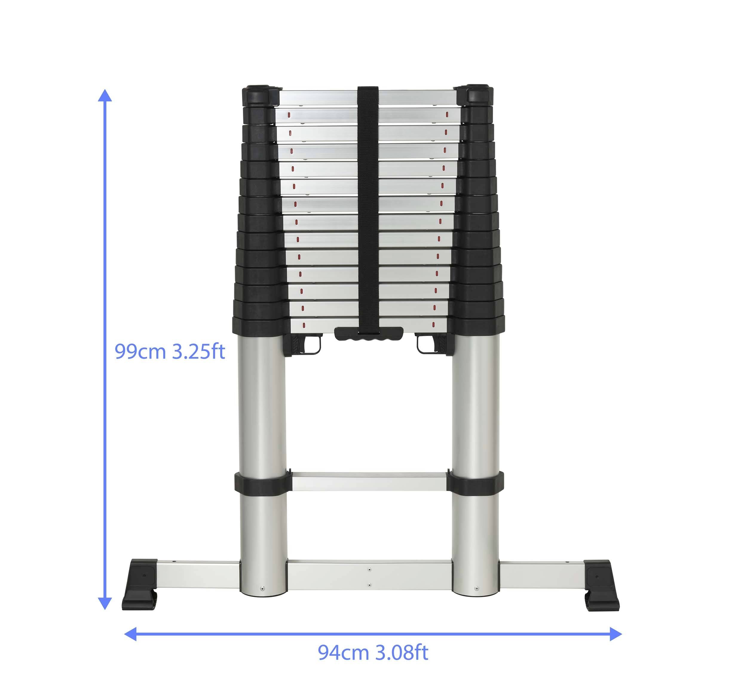 Einziehbare Leiter, zusammengeklappt. Höhe: 99 cm, Breite: 94 cm. Aluminium, schwarze Details, stabiler Standfuß für Lagerung.