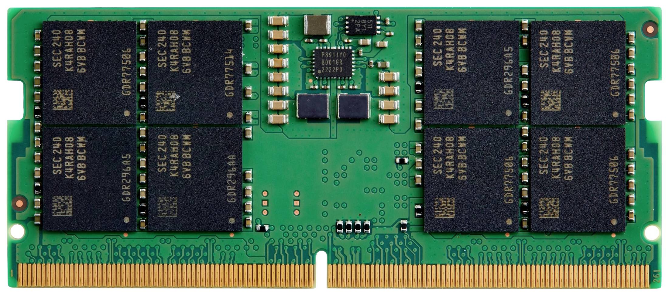 Grüner RAM-Speichermodul, zeigt Chips mit Beschriftungen.