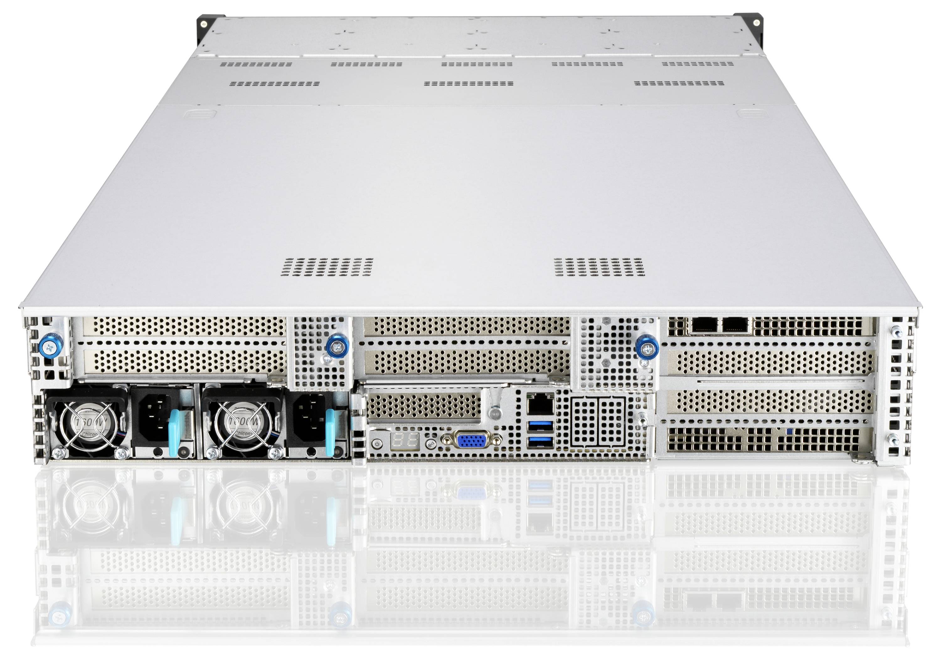 Ein silberner Server in einem Rack, Vorderseite zeigt Lüfter und Anschlussmöglichkeiten. Der Server ist für Datenverarbeitung optimiert.