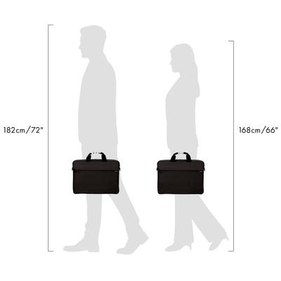Silhouetten von zwei Personen, eine 182 cm und die andere 168 cm groß, tragen Taschen. Größenvergleich der Taschen im Maßstab.