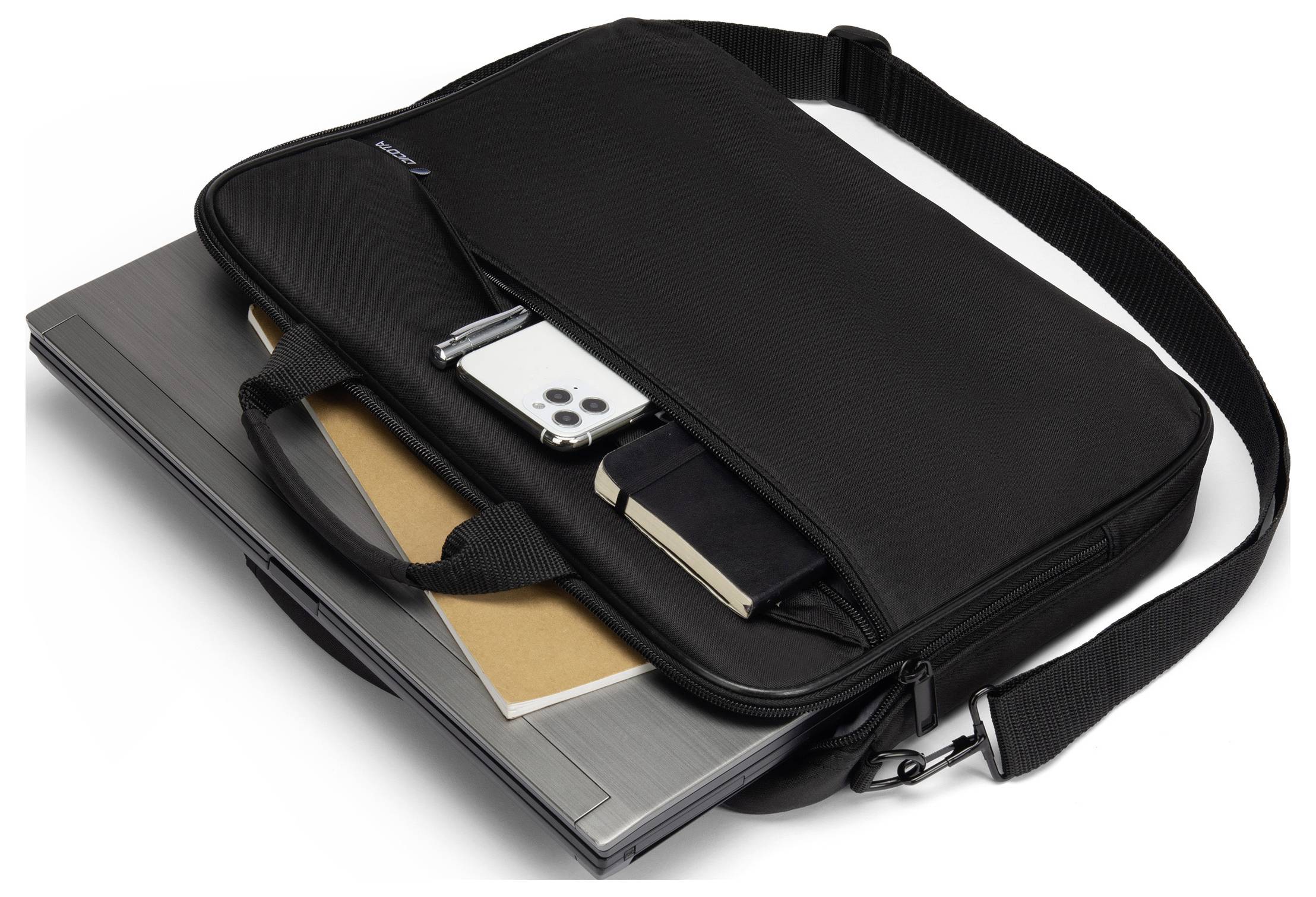 Schwarze Aktentasche mit Trageriemen, geöffnet, zeigt ein Smartphone, Notizbücher und einen Laptop im Inneren.