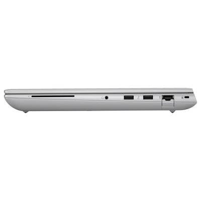 Seitenansicht eines geschlossenen Laptops mit mehreren Anschlüssen: zwei USB-Ports, ein Ethernet-Anschluss und ein SD-Kartensteckplatz.