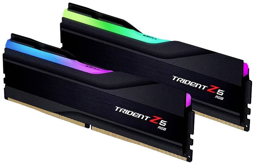 Zwei RAM-Module mit RGB-Beleuchtung, schwarzem Gehäuse, tragen die Aufschrift 'Trident Z5 RGB'. Sie sind nebeneinander angeordnet.