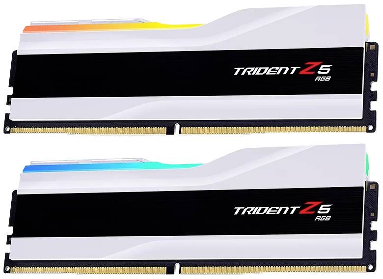 Zwei RAM-Module der Marke Trident Z5 RGB mit schwarzem und weißem Gehäuse, beleuchtet in verschiedenen Farben.