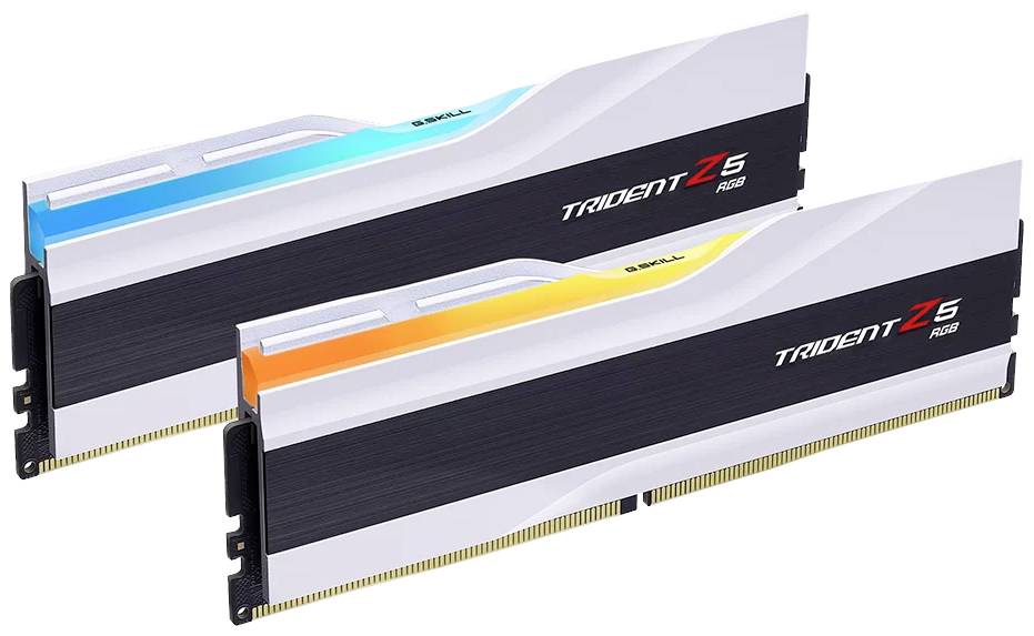 Zwei RAM-Module von G.Skill mit der Aufschrift 'Trident Z5 RGB', eines mit blauem und das andere mit orangefarbenem LED-Leuchtband.