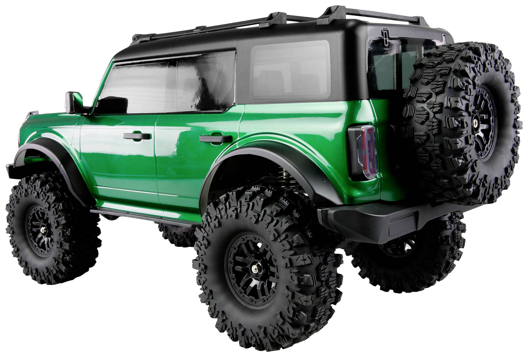 Ein grünes Modellauto im Offroad-Stil mit großen Reifen und Reserverad, parkend auf einer hellen Oberfläche.