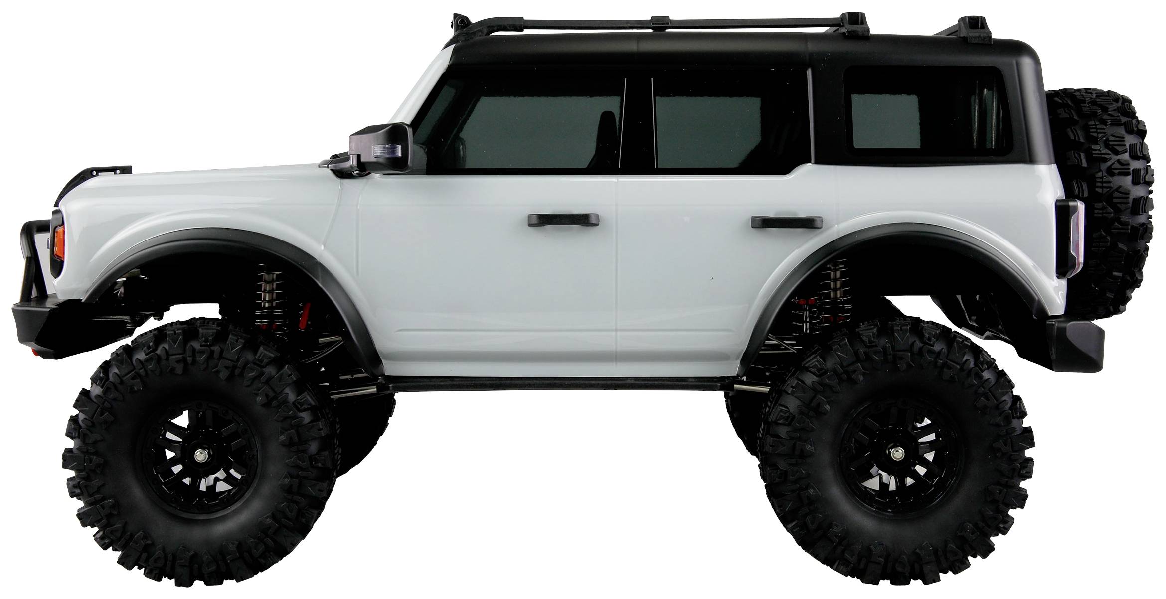 Geländewagen in weißer Farbe mit großen Reifen, seitliche Ansicht. Das Fahrzeug wirkt robust und ist für Offroad-Fahrten geeignet.