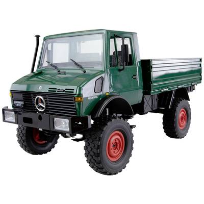 Grüner Lastwagen mit rotem Rädern, Modell 'Unimog U1300L'. LKW mit robustem Design und Geländeausstattung.