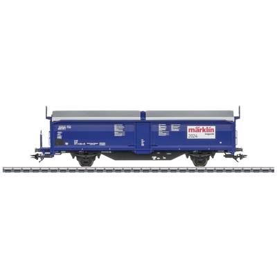 Blauer Güterwagen auf Gleis mit 'märklin magazin'-Logo und der Nummer 2024, seitliche Ansicht.