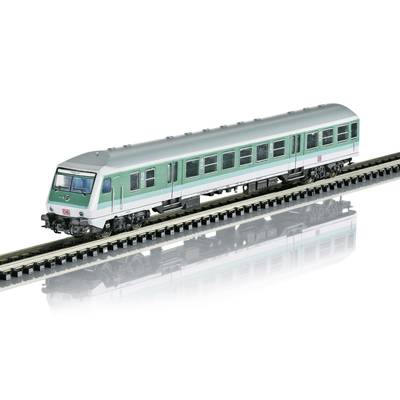 Ein grüner Modellzugwagen auf einer Schiene, dargestellt als Spielzeugeisenbahn.