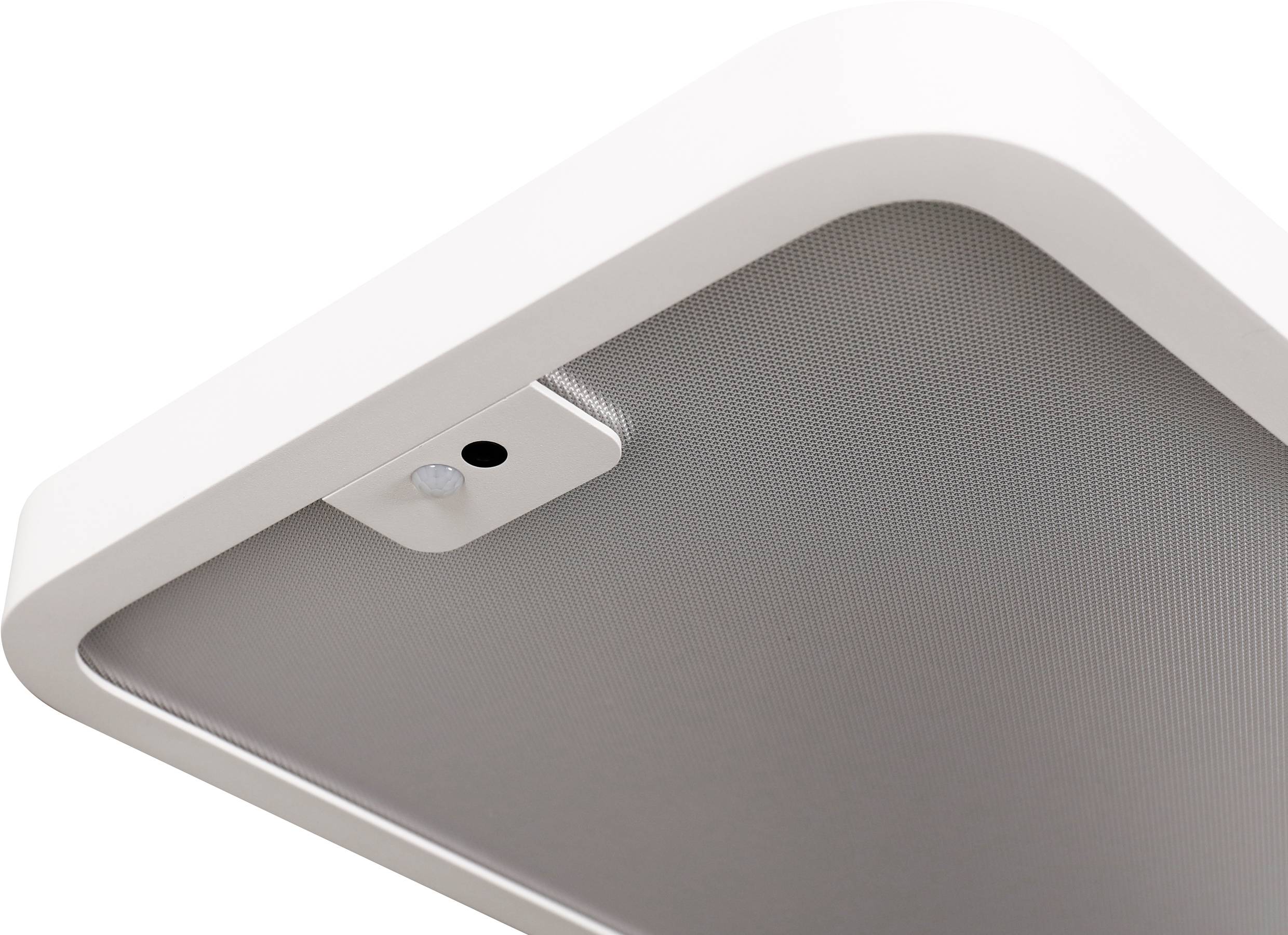 Ein weißer, rechteckiger Rauchmelder an der Decke mit einem zentralen Gitter und Lichtsensor.