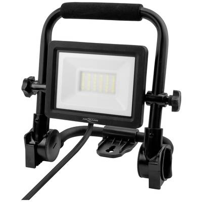 Ein tragbarer LED-Baustrahler mit robustem Metallrahmen und Griff. Der Strahler hat ein Netzkabel und ist für den Einsatz im Freien geeignet.