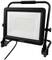 Tragbarer LED-Fluter auf Ständer, schwarzer Rahmen, leuchtet hell für Baustellen oder Außenbereich.