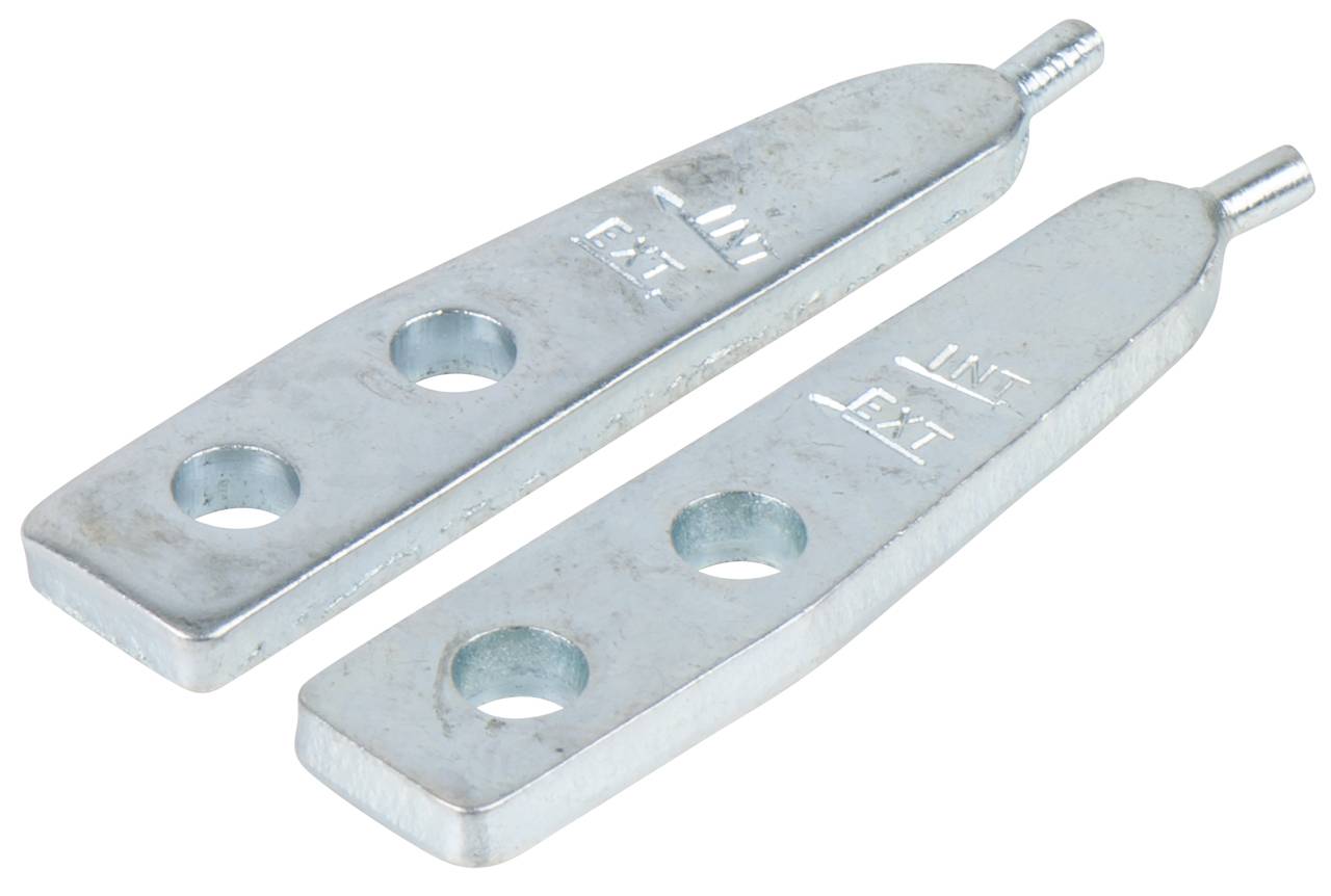 Zwei flache Metallteile mit je zwei Löchern und kleinerer Erhebung am Ende, seitlich nebeneinander liegend.