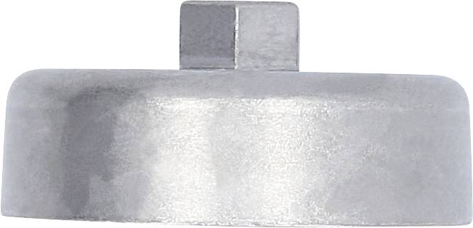 Metallisches Objekt mit zylindrischer Form und kleiner quadratischer Erhebung oben, vor neutralem Hintergrund.