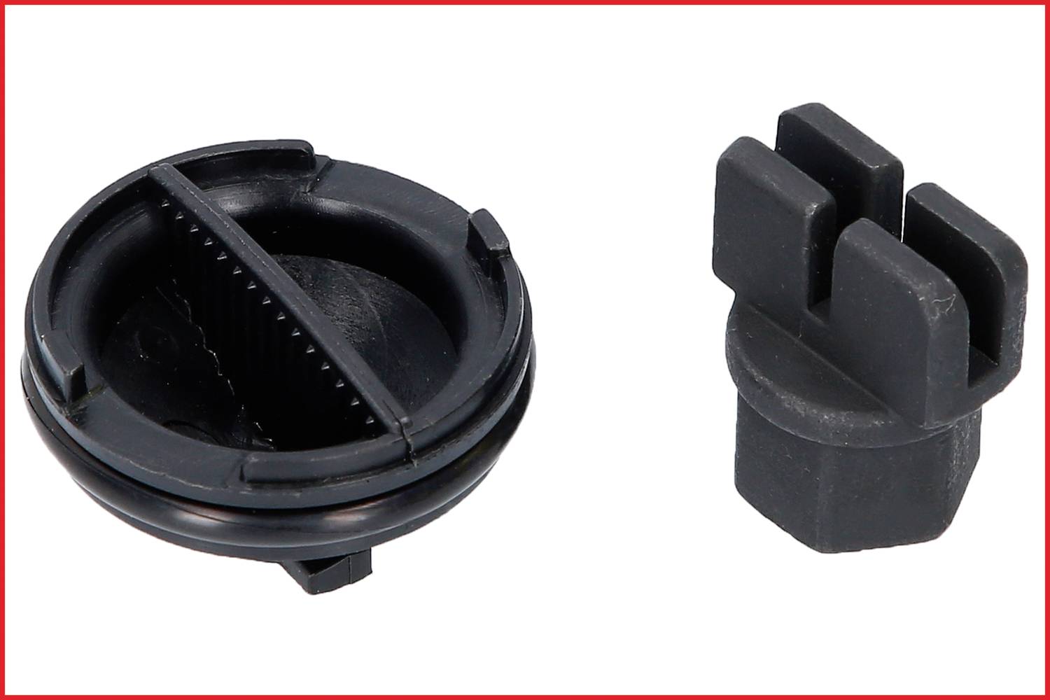 Zwei schwarze Kunststoffteile vor weißem Hintergrund. Links ein rundes, geriffeltes Bauteil, rechts ein kleineres Teil mit drei parallelen Erhebungen.