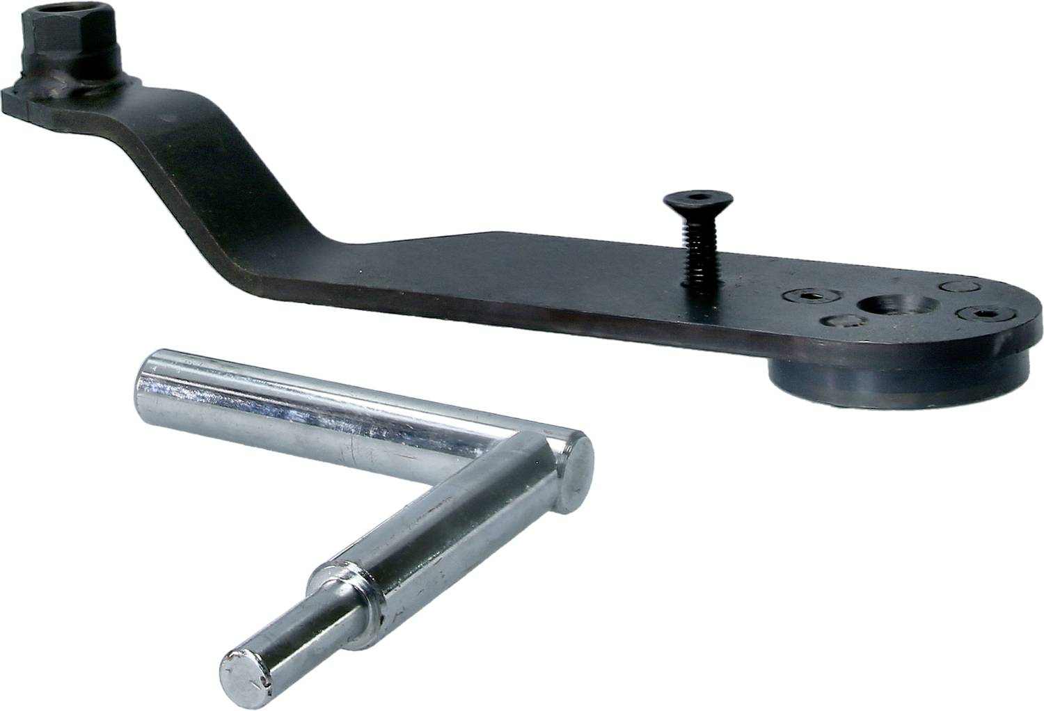 Metallwerkzeug mit gebogenem Hebelarm und Schraube, daneben zwei zylindrische Metallstifte.