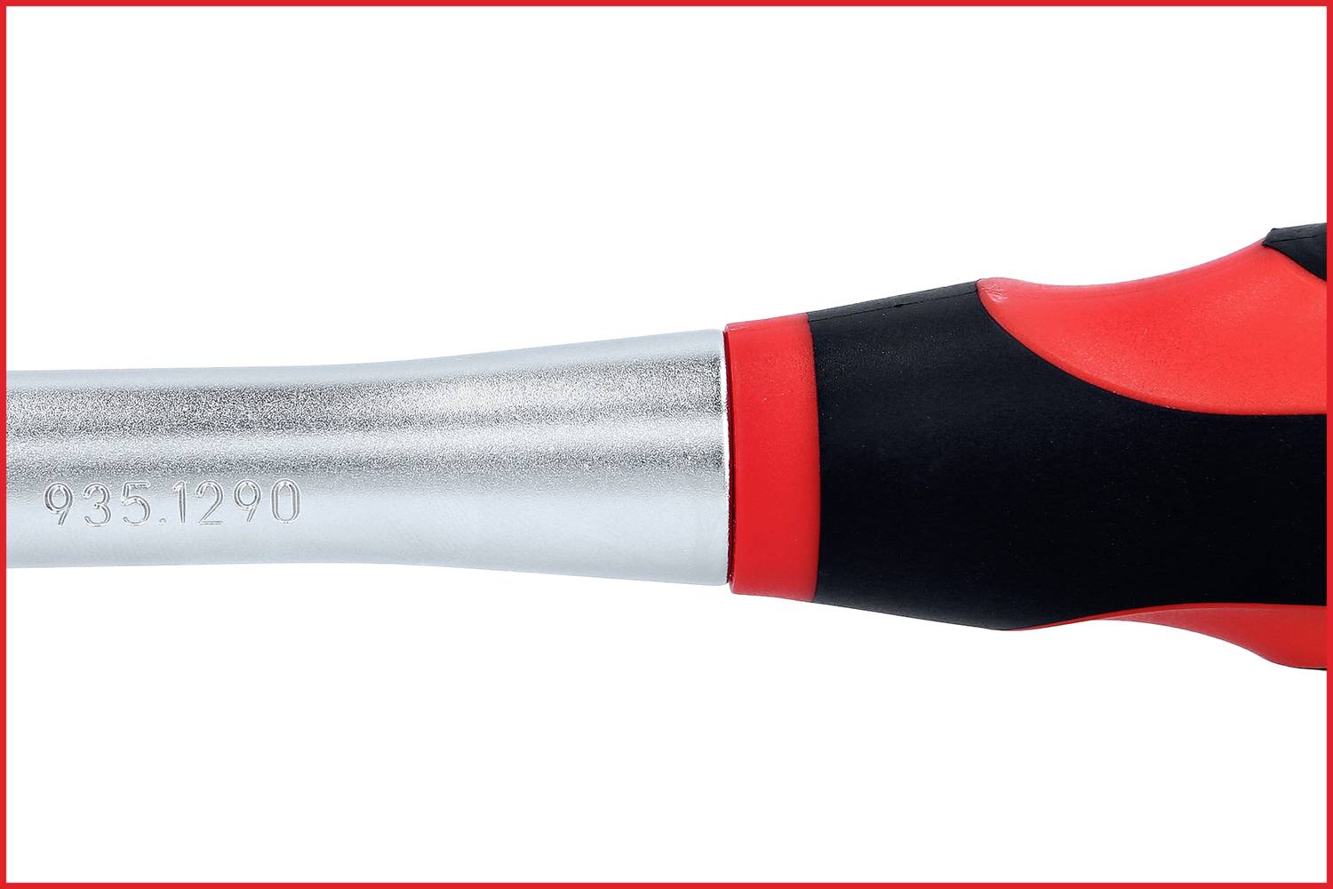 Abgebildet ist ein Teil eines Schraubendrehers mit schwarzem und rotem Griff und Metallspitze. Verwendet für handwerkliche Arbeiten.