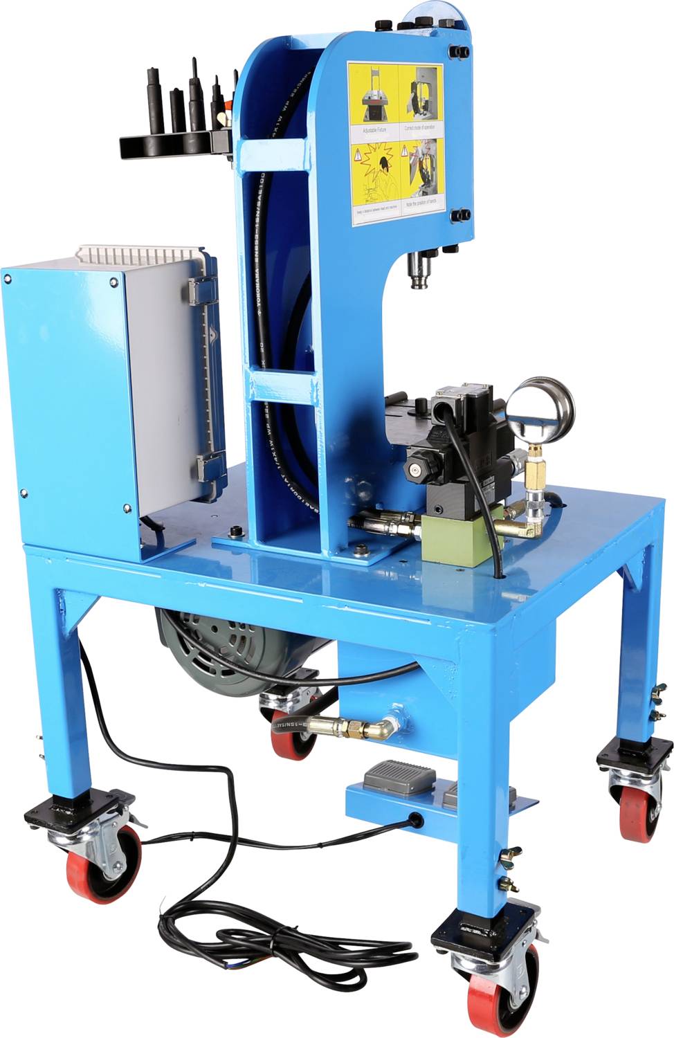 Blaue industrielle Maschine auf vier Rollen, mit Schalter und Kabeln. Verwendet für spezifische mechanische oder technische Prozesse.