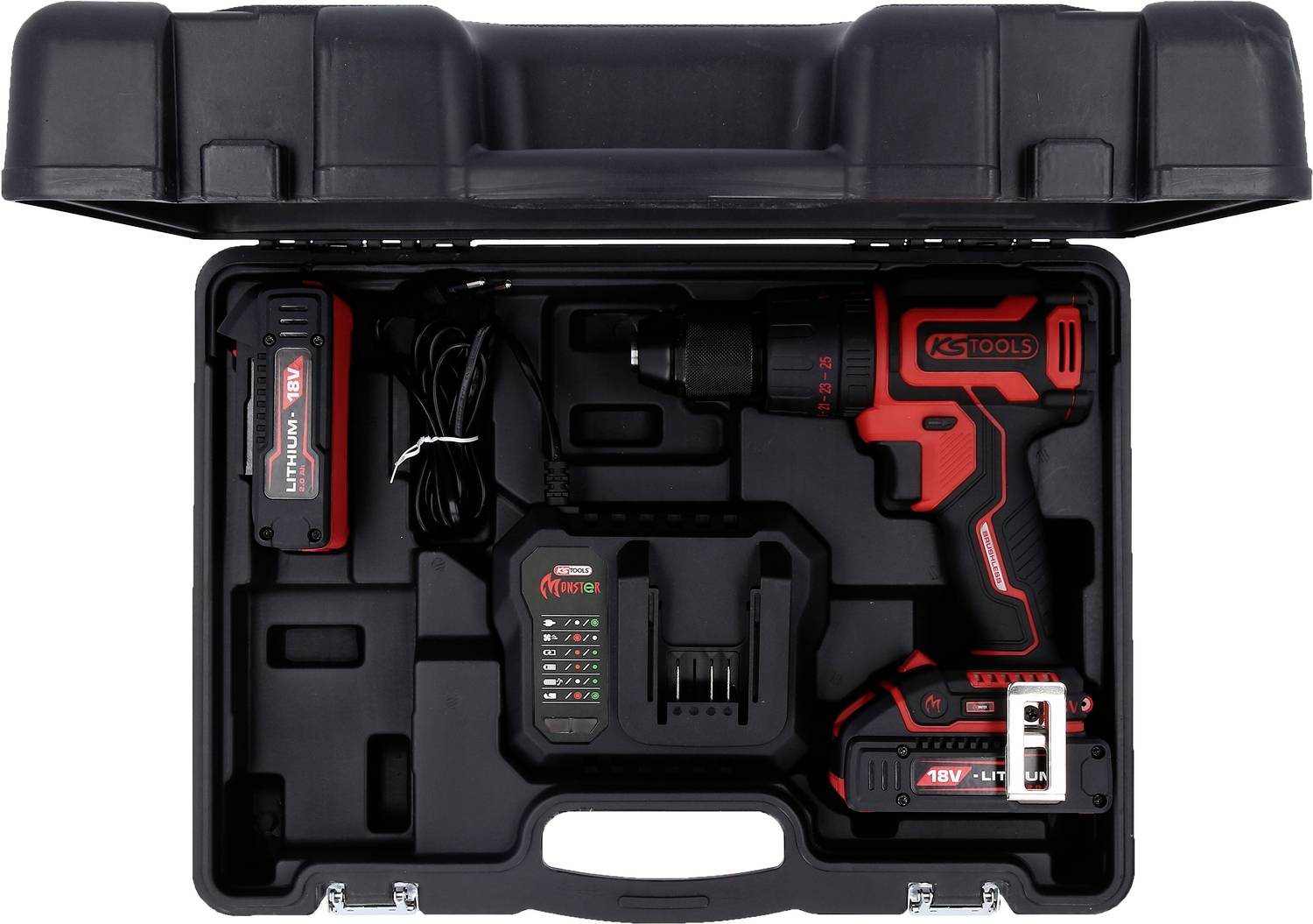 Akkubohrer-Set in einem schwarzen Koffer, inklusive Akkubohrer, zwei Batterien, Ladegerät und Kabel.