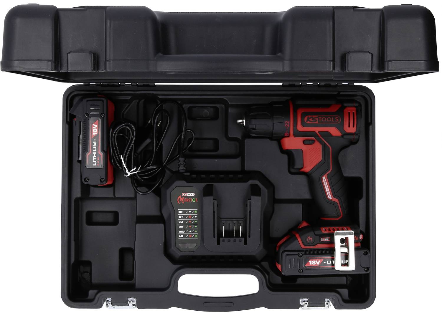 Schwarz-roter Akkubohrschrauber mit Li-Ionen Akku, Ladegerät und Kabel, ordentlich in einem geöffneten schwarzen Kunststoffkoffer angeordnet.