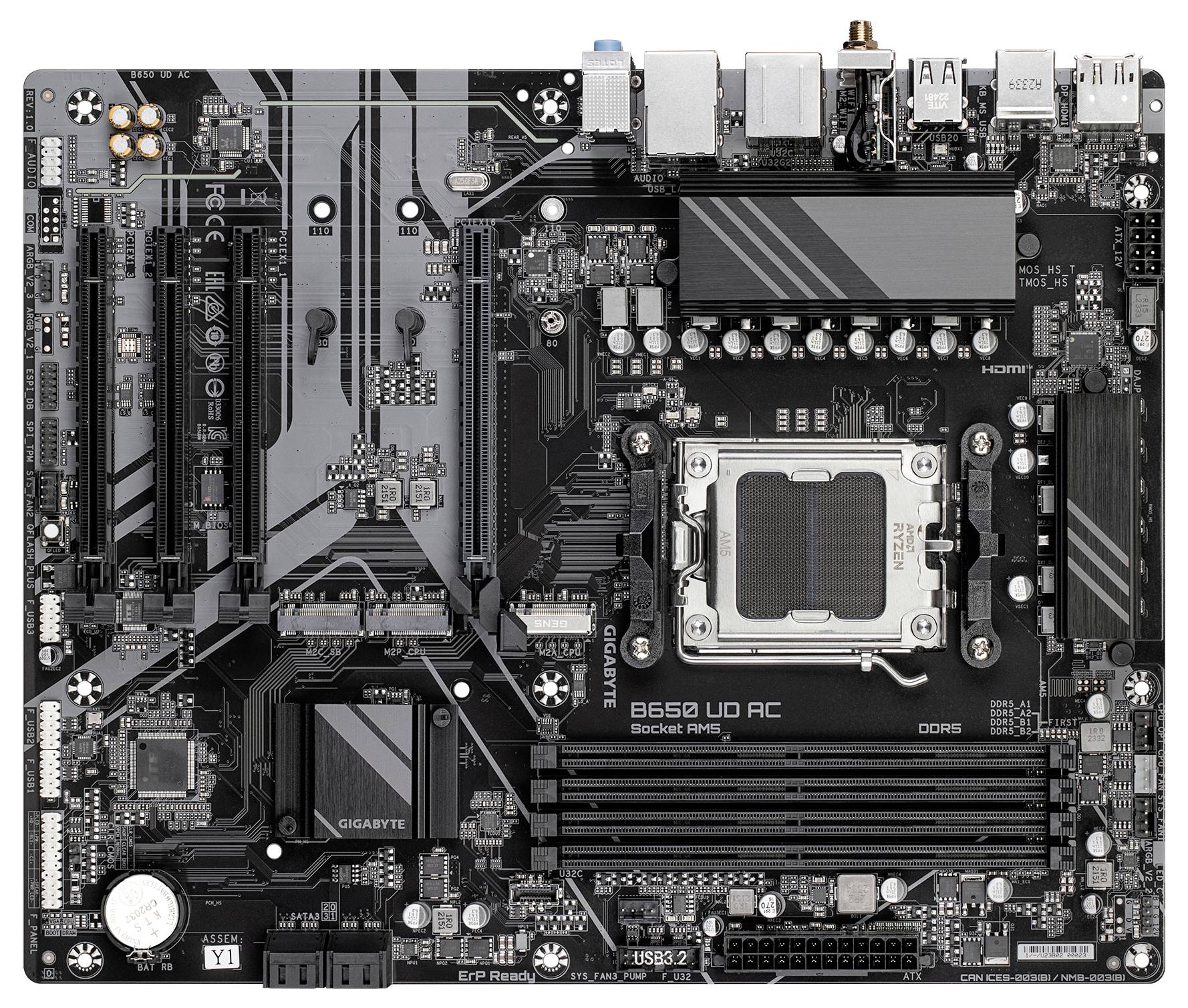 Eine schwarze Hauptplatine mit verschiedenen Anschlüssen und Komponenten, darunter PCIe-Steckplätze, RAM-Slots, CPU-Sockel und USB-Anschlüsse.