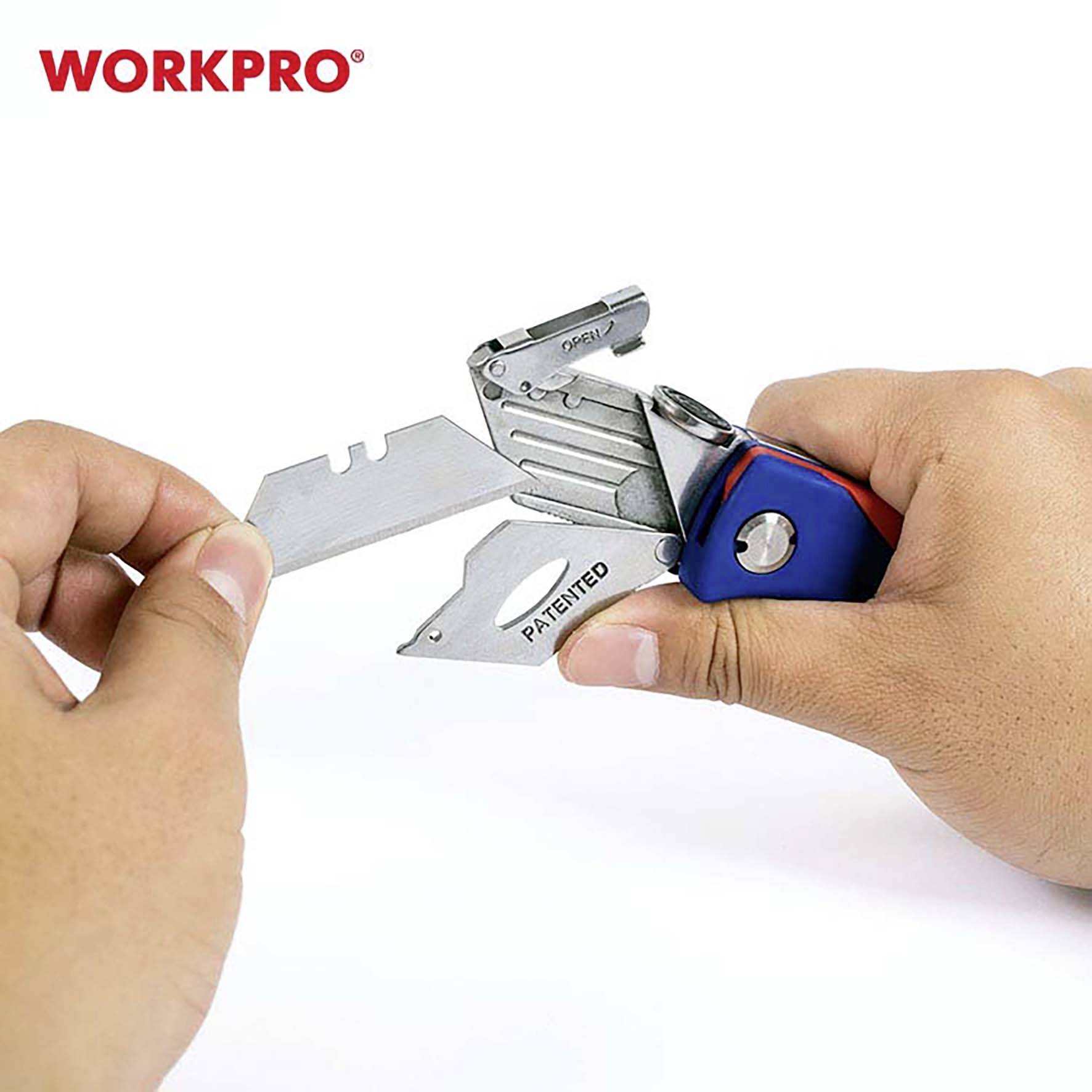 Eine Person hält ein Sicherheitsmesser von WORKPRO in der Hand und wechselt die Klinge.