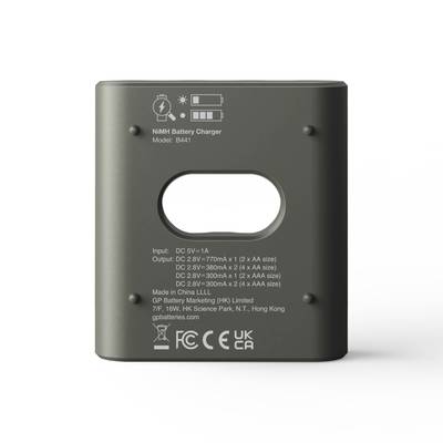 Ein schwarzes Batterieladegerät mit Spezifikationen: für AA- und AAA-Akkus geeignet, hergestellt von GP Battery Marketing Ltd.