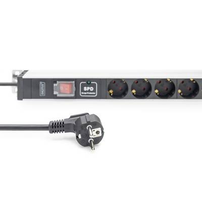 Mehrfachsteckdose mit Überspannungsschutz, Schalter und fünf Steckplätzen. Ein Stecker liegt davor.