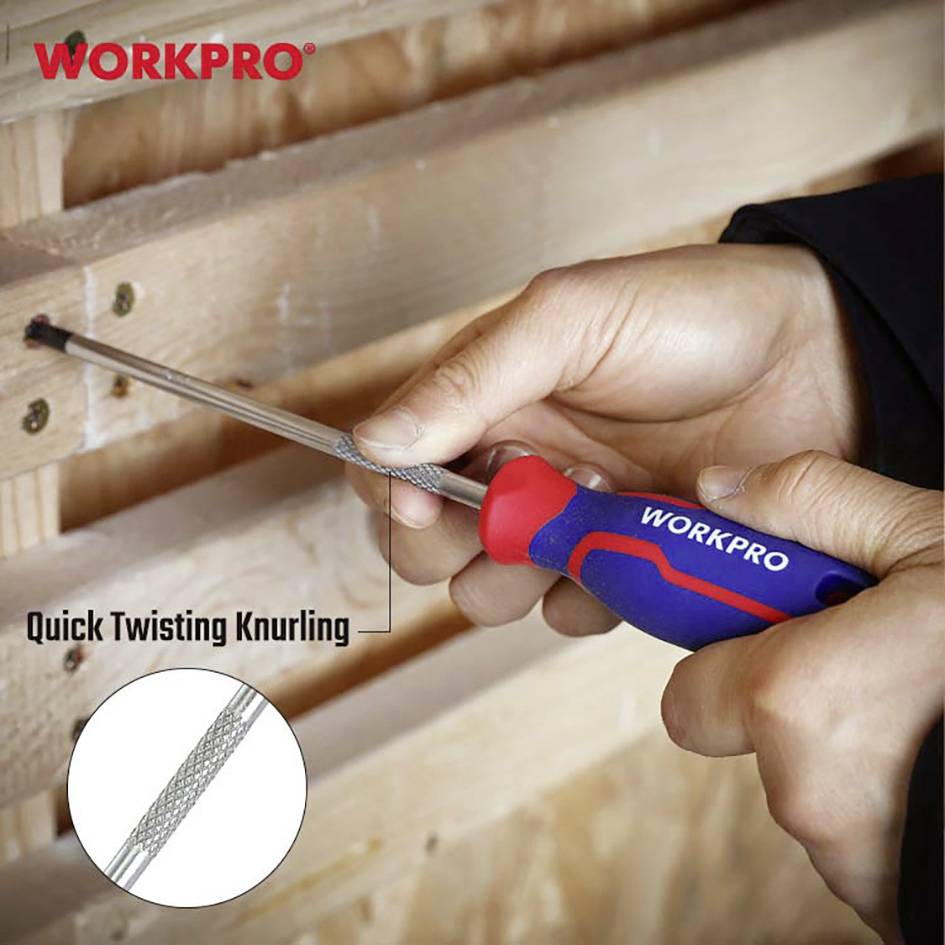 Eine Hand hält einen Schraubendreher von WORKPRO, der eine Holzschraube eindreht. Vergrößertes Detail zeigt 'Quick Twisting Knurling'.