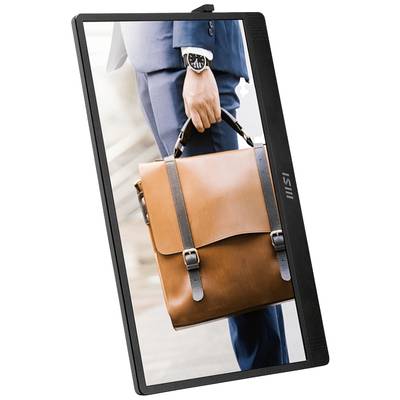 Person in blauem Anzug hält eine braune Ledertasche. Fokus auf die Tasche, eleganter Stil. Hintergrund unscharf, urbane Umgebung.