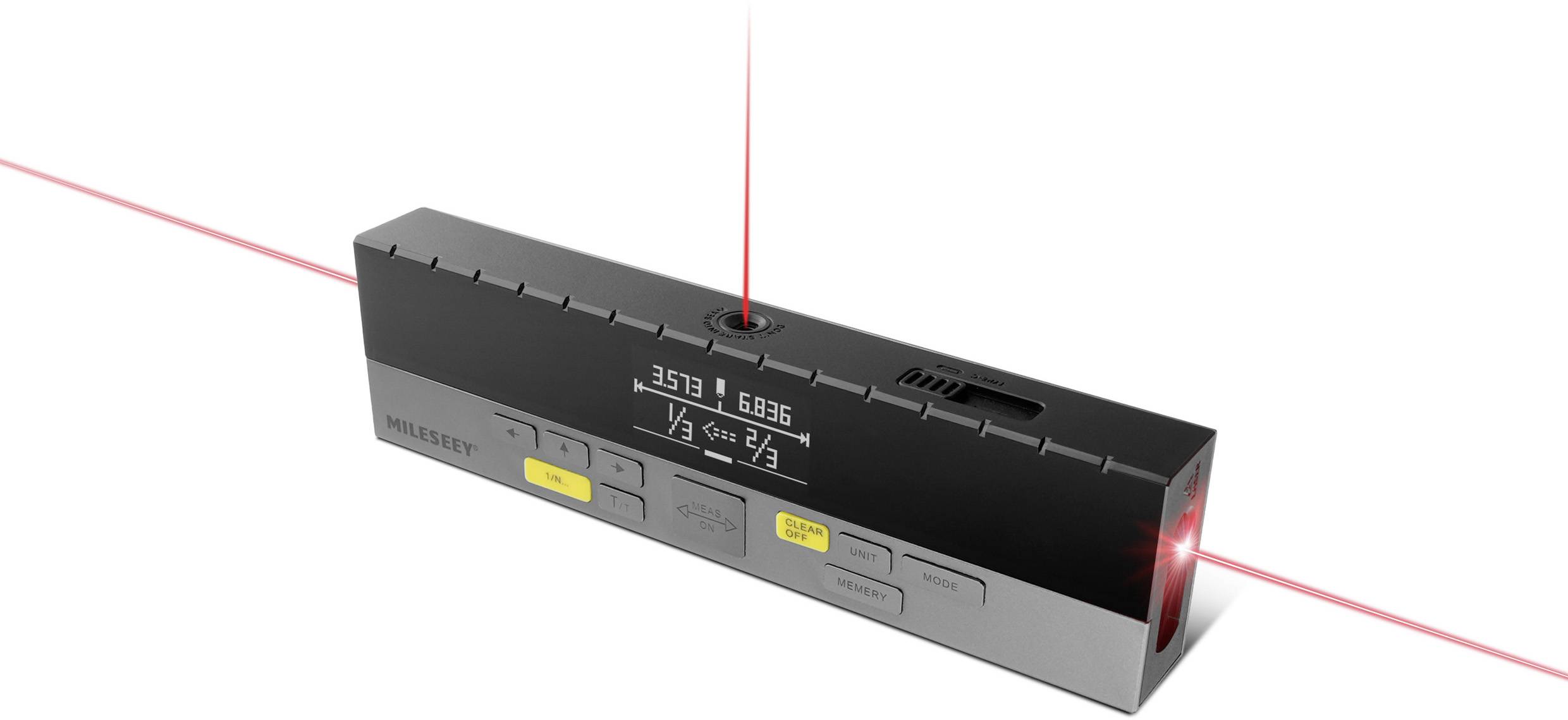 Lasermessgerät zeigt Messungen auf digitalem Display, fokussiert auf Präzisionsanwendungen.