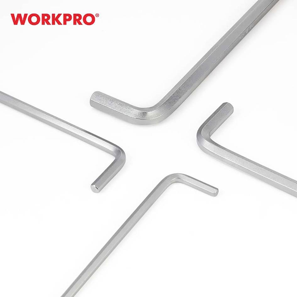 Vier silberne Inbusschlüssel in unterschiedlichen Größen liegen vor einem weißen Hintergrund, Logo 'WORKPRO' in der Ecke.