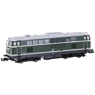 Ein Modell einer grünen Lokomotive mit detaillierten Fenstern und Aufbauten, seitlicher Ansicht.