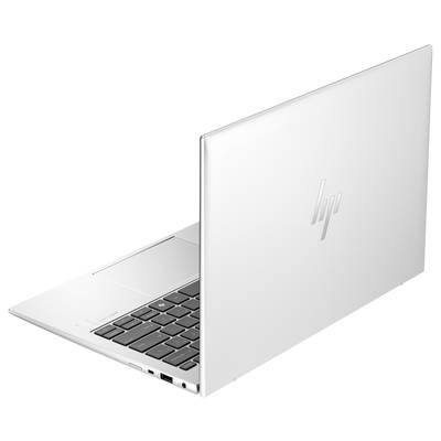 Ein silberner Laptop mit offenem Deckel und erkennbarer Tastatur und Trackpad. Auf der Rückseite ist ein Logo zu sehen.