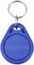 Ein blauer RFID-Schlüsselanhänger mit eingeprägter Nummer '0001561106' und integriertem Metallring.