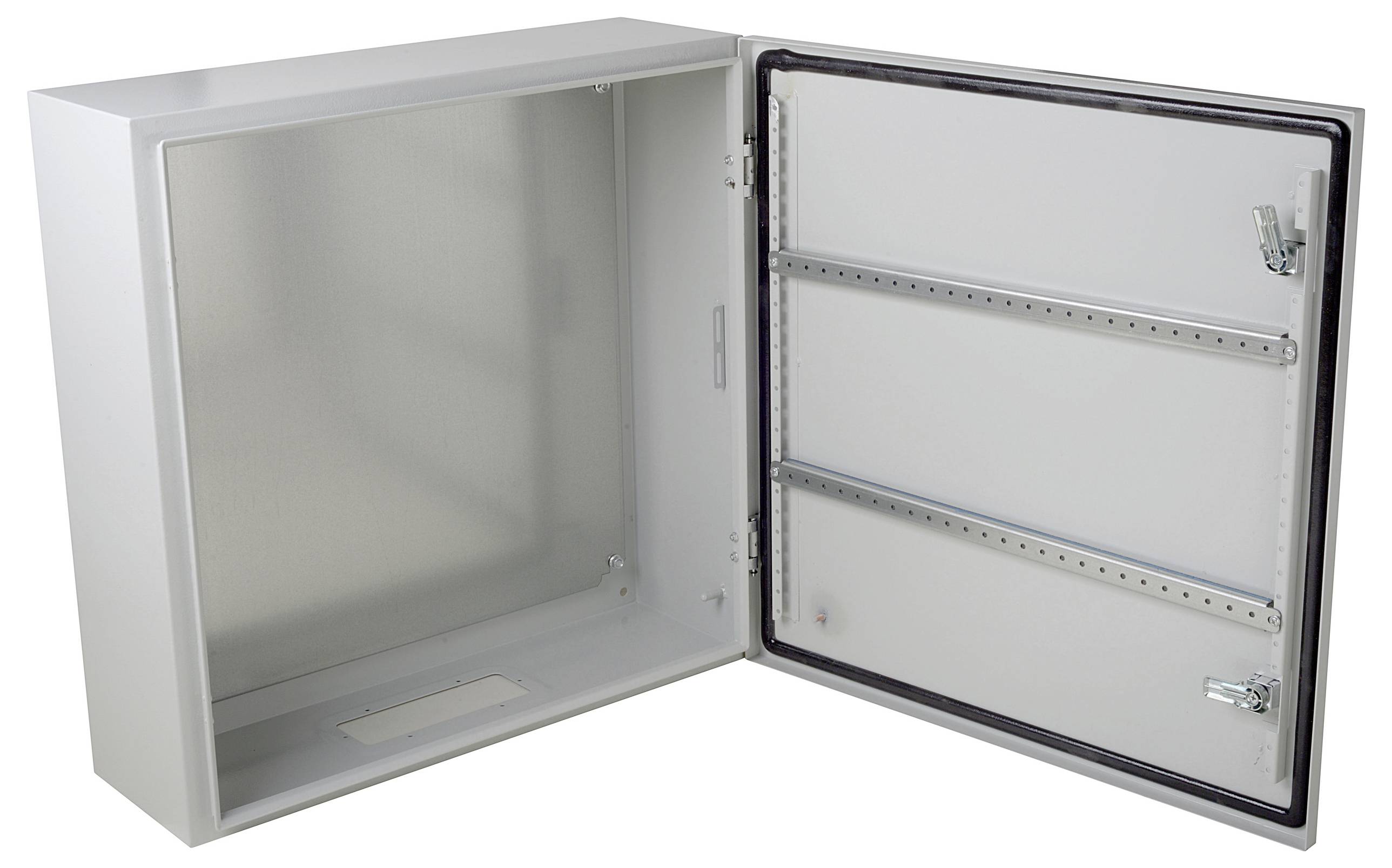 Metallschrank mit geöffneter Tür, zeigt leere Innenseite mit zwei horizontalen Metallschienen an der Rückwand.