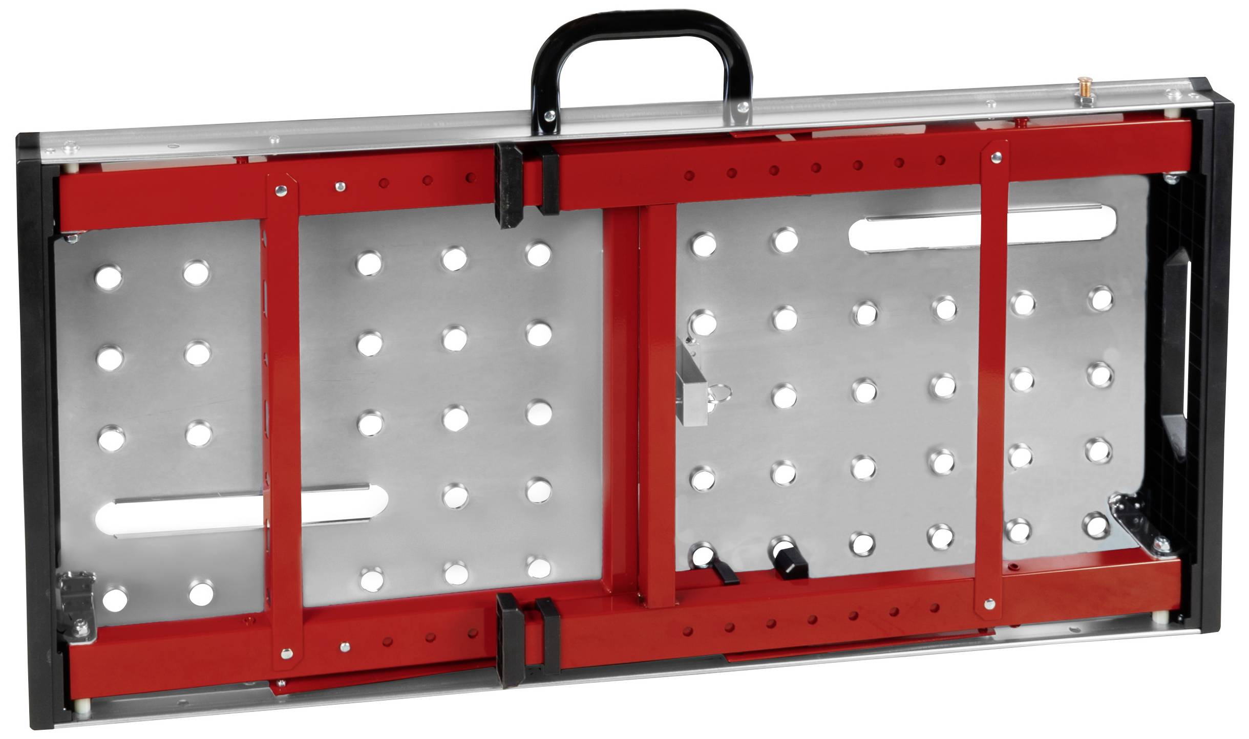 Klappbare Plattform mit roten und silbernen Metallstreben, schwarzen Plastikdetails, Griff oben, perforiert für bessere Stabilität.