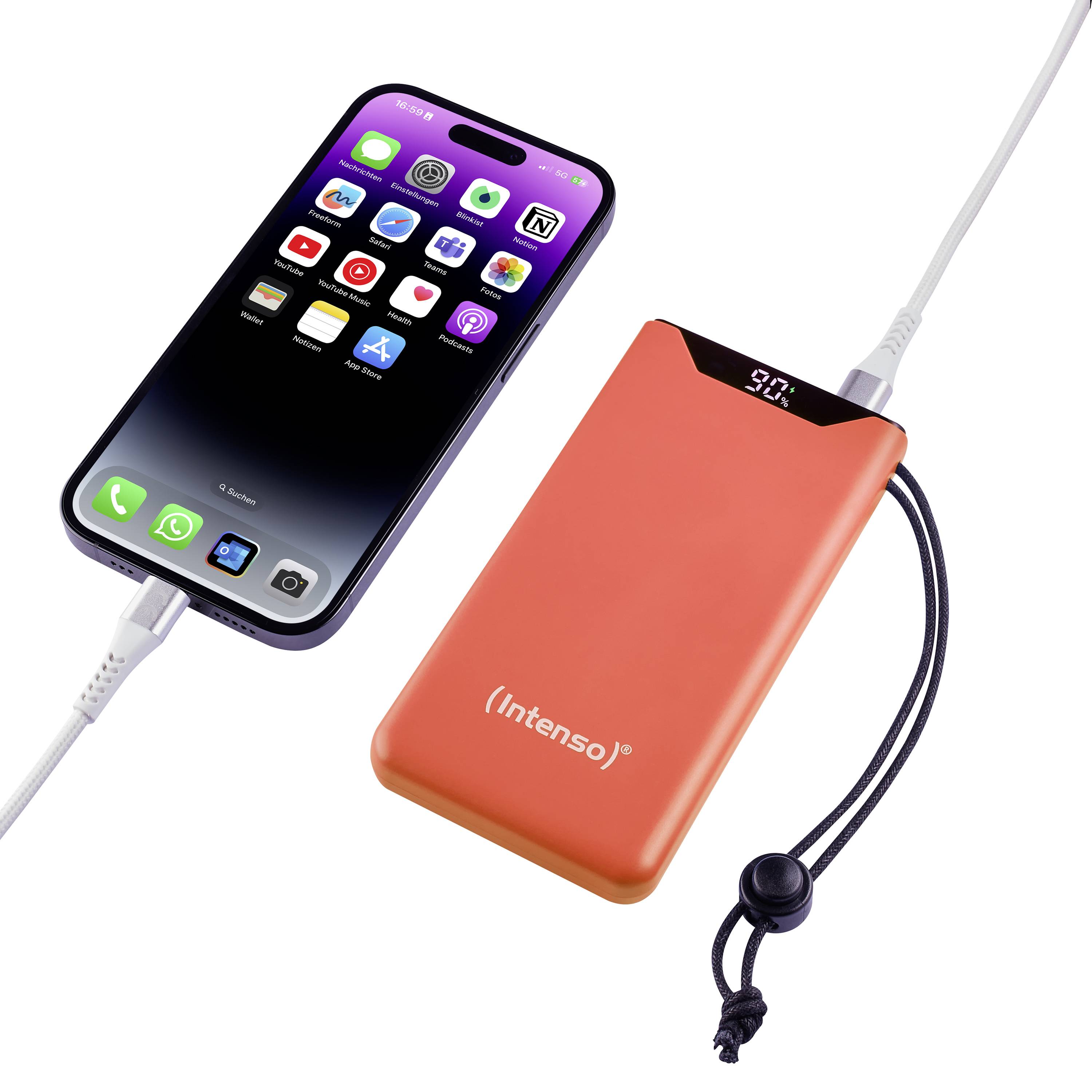 Smartphone und rote Powerbank verbunden durch ein Ladekabel. Die Powerbank zeigt eine digitale Anzeige.