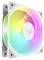 Ein Computerlüfter mit RGB-Beleuchtung in Regenbogenfarben, montiert in einem weißen Gehäuse.