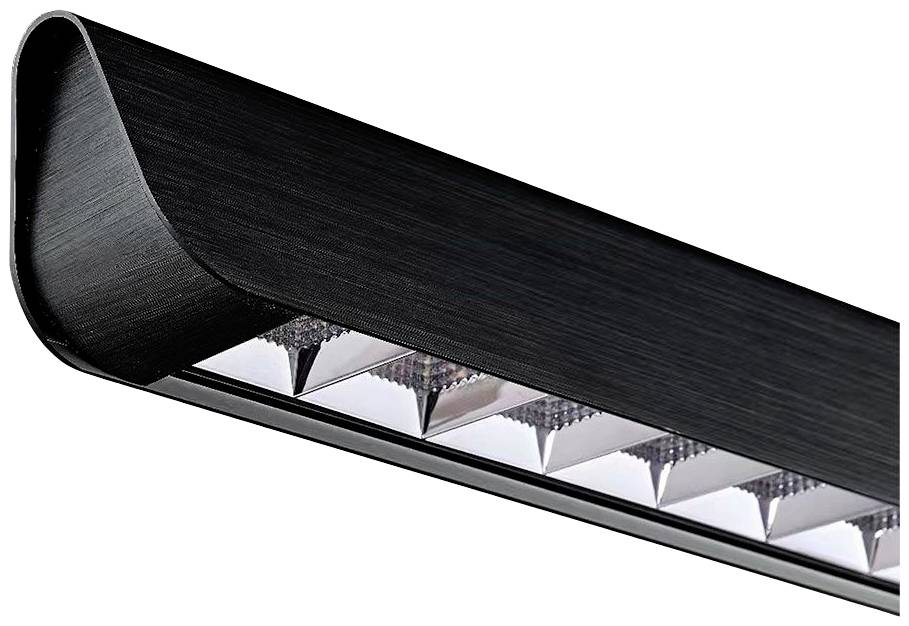 Ein langer, schwarzer LED-Lichtbalken mit reflektierenden, geometrischen Elementen an der Unterseite.