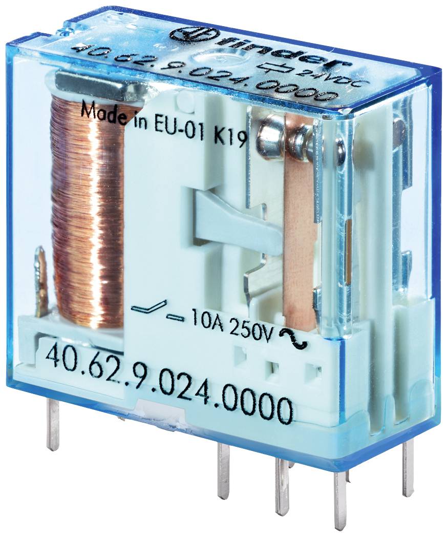 Ein durchsichtiges Relais mit Kupferspule, Aufdruck '10A 250V' und anderen technischen Spezifikationen, mit Metallstiften zum Anschluss.