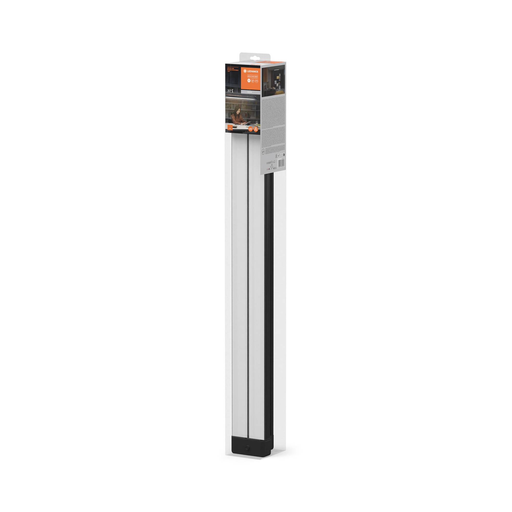 Ein langer, schmaler Verpackungskarton mit einem Elektrowerkzeug oder Zubehör. Einige Details sind auf dem Etikett dargestellt.