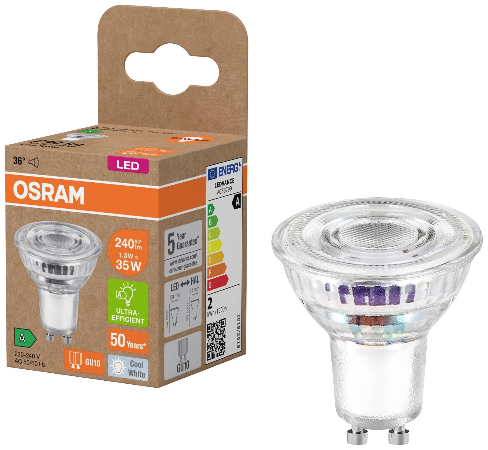 Eine LED-Glühbirne von OSRAM neben der Verpackung. Details wie Energieeffizienz, 240 lm, 35 W Ersatz, 50 Jahre Lebensdauer.