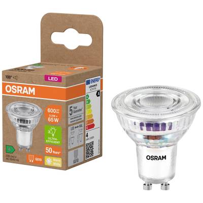 Eine OSRAM LED-Glühbirne neben ihrer Verpackung. Die Verpackung zeigt Energieeffizienzklasse A, 3.3W Leistung, 600 lm Helligkeit, warmweiß.