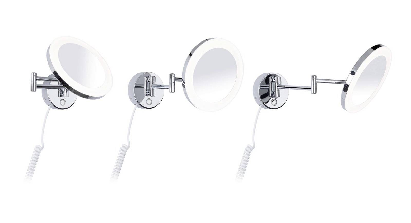 Drei verstellbare, runde, verchromte Wandspiegel mit vergrößernder Optik und Beleuchtung, nebeneinander angeordnet.