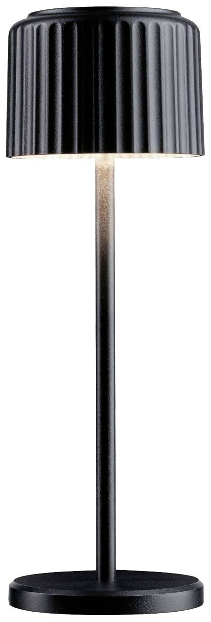 Eine schwarze Tischlampe mit geriffeltem Lampenschirm und schlankem Standfuß, leuchtet hell von oben.