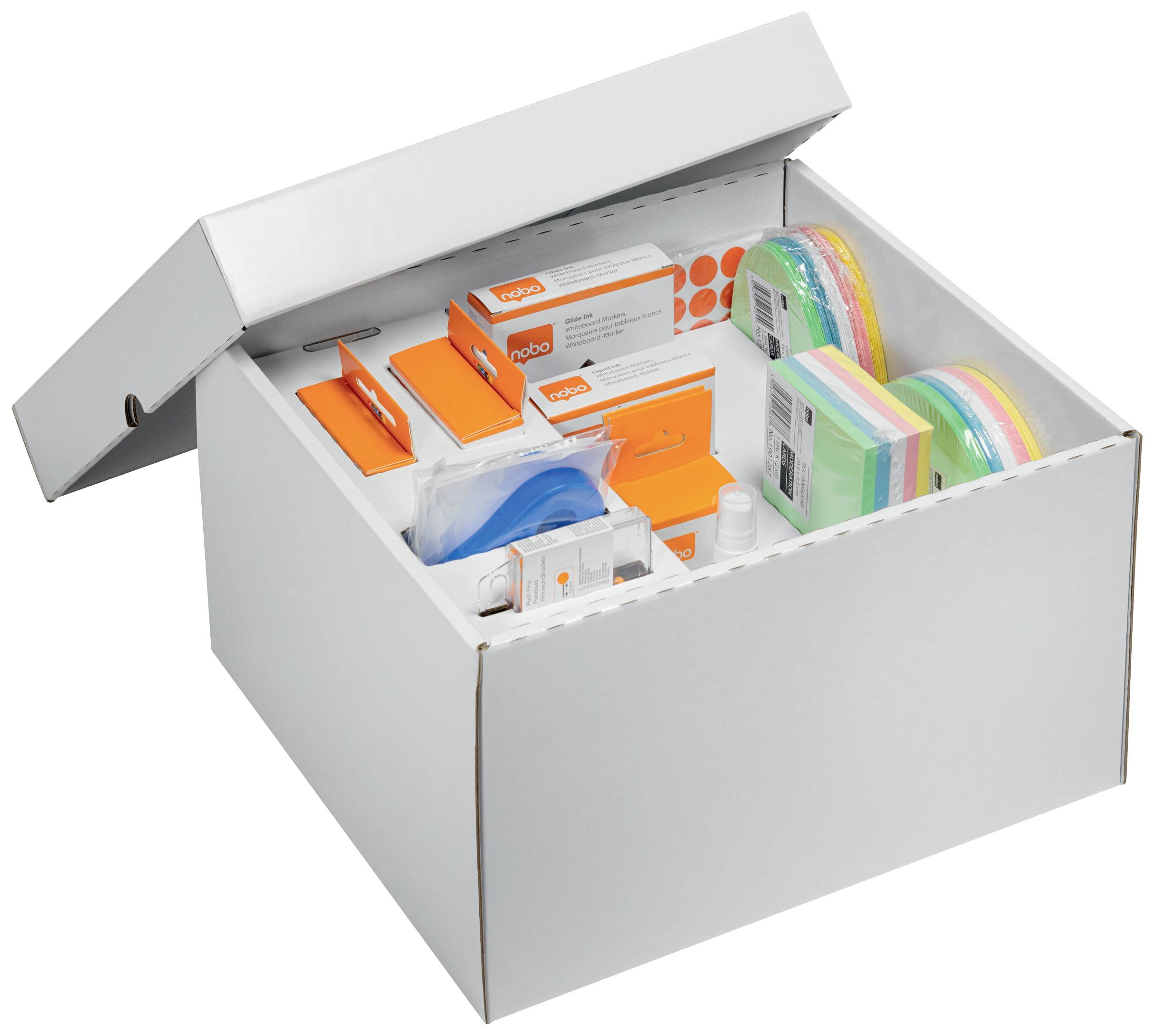 Ein weißer Karton geöffnet gezeigt, enthält medizinische Verbrauchsmaterialien wie Bandagen, Pflaster und Verpackungen in Orange und Weiß.